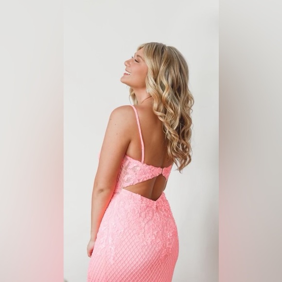 Ashley Lauren prom dress Size 4 worn once - Picture 3 of 5